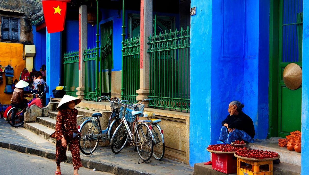 ESCENA COTIDIANA CALLEJERA EN HOIAN 