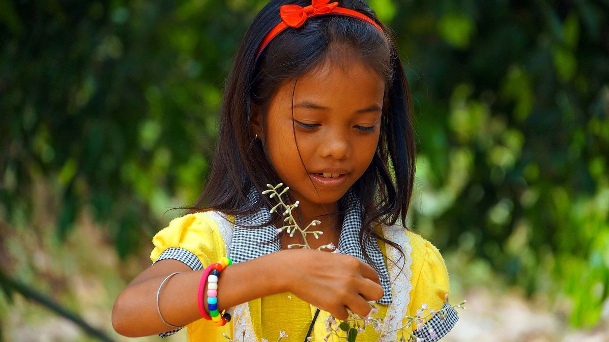 NIÑA DE CAMBOYA