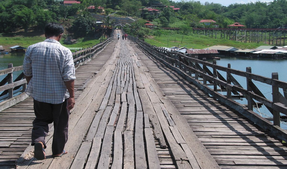 LE PLUS LONG PONT EN BOIS DU MONDE à la frontière Thailande/Myanmar