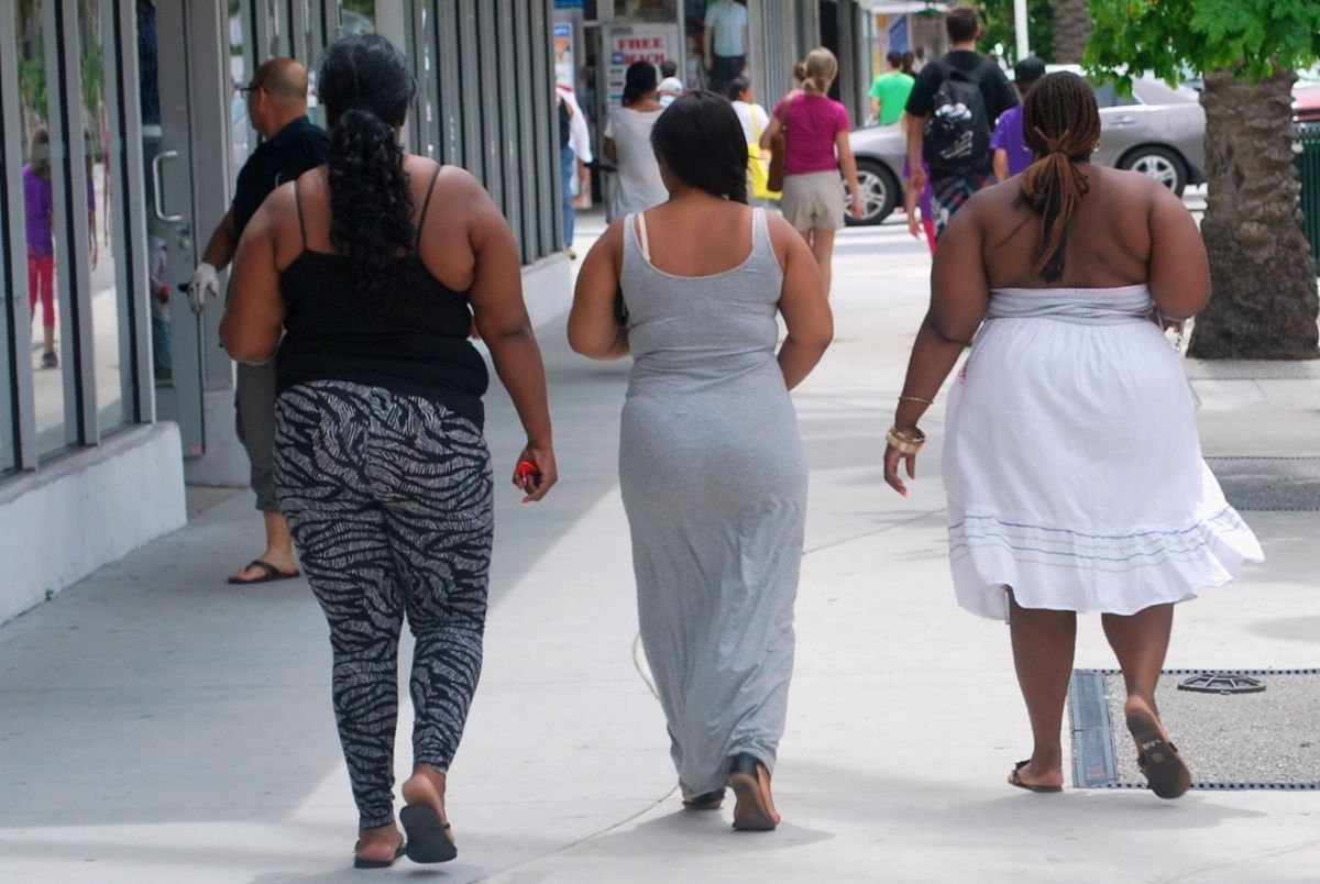 3 Ladies are shopping in Miami Beach