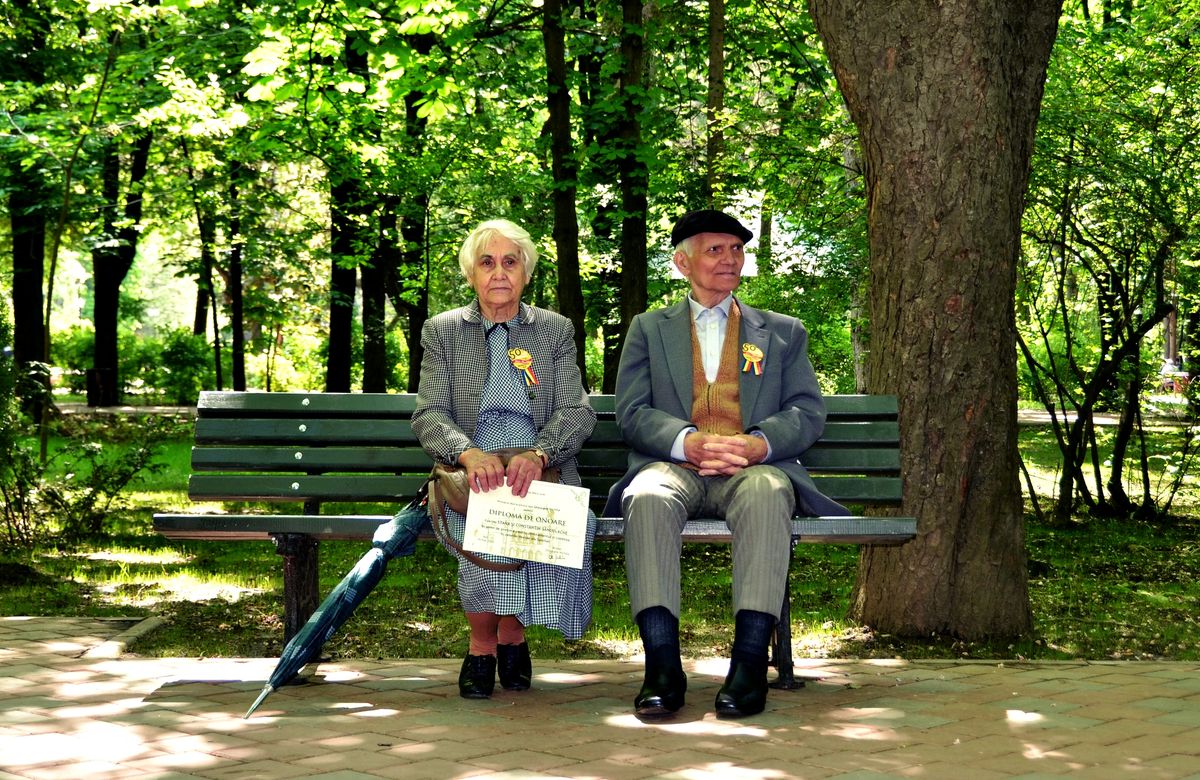 after 50 years of marriage, each copulpe received a distinction from city's mayor