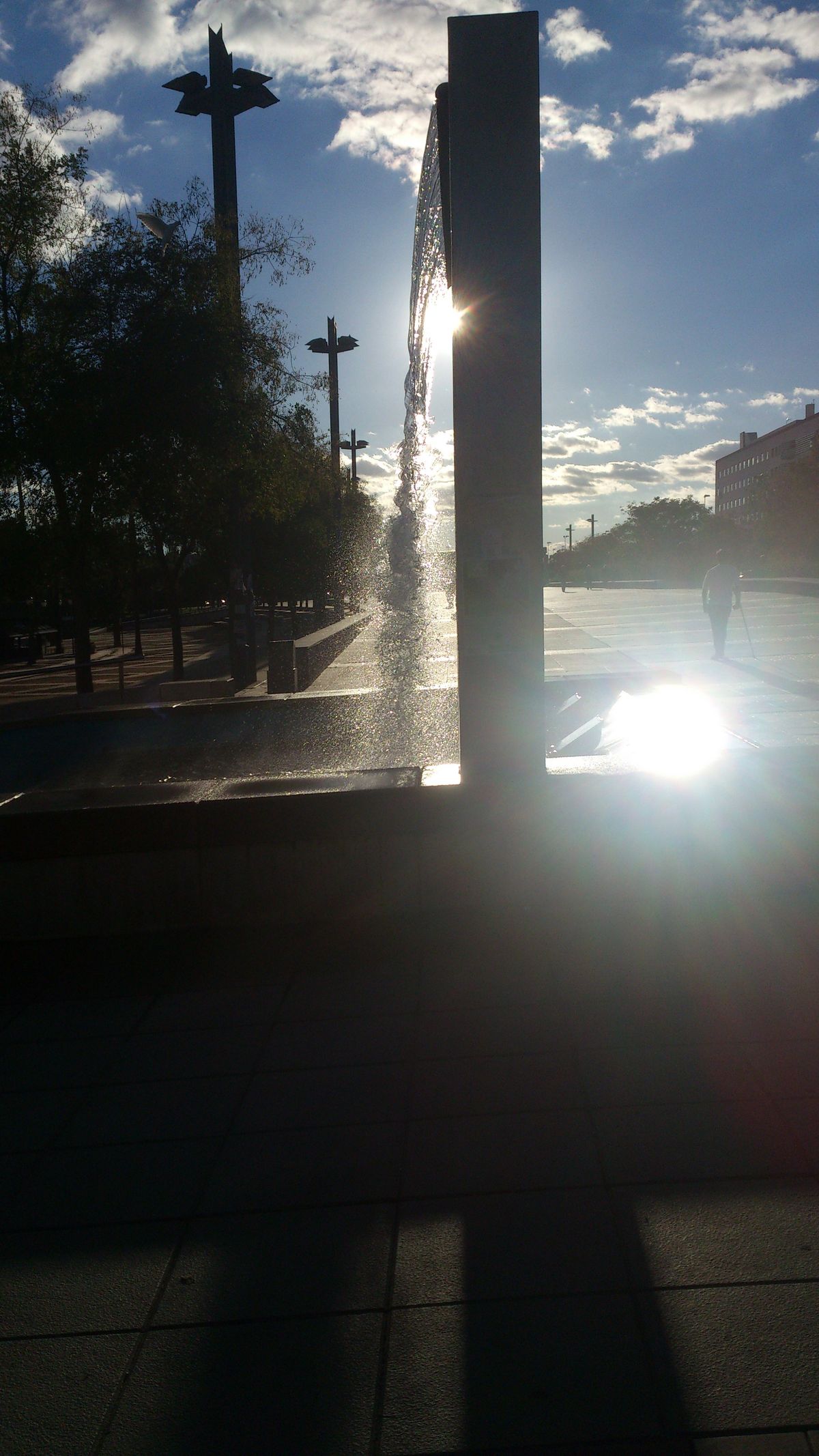 cascada de agua en paseo del vial