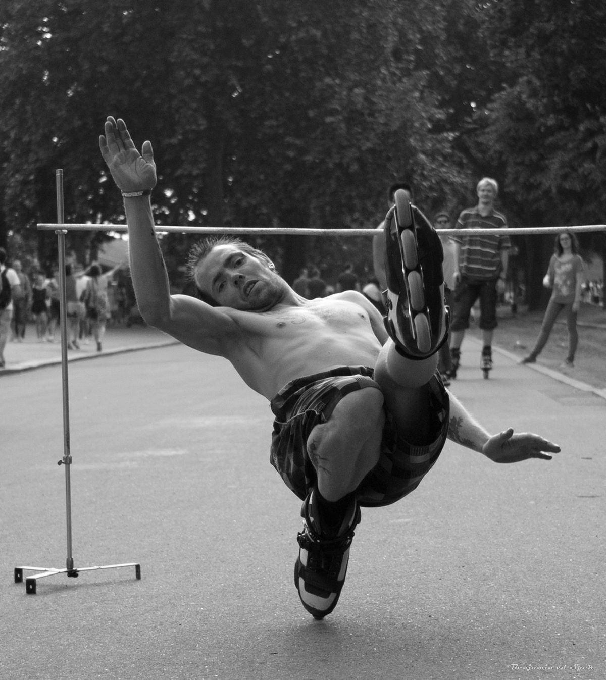 Skaters in Hydepark, showing theirs skills