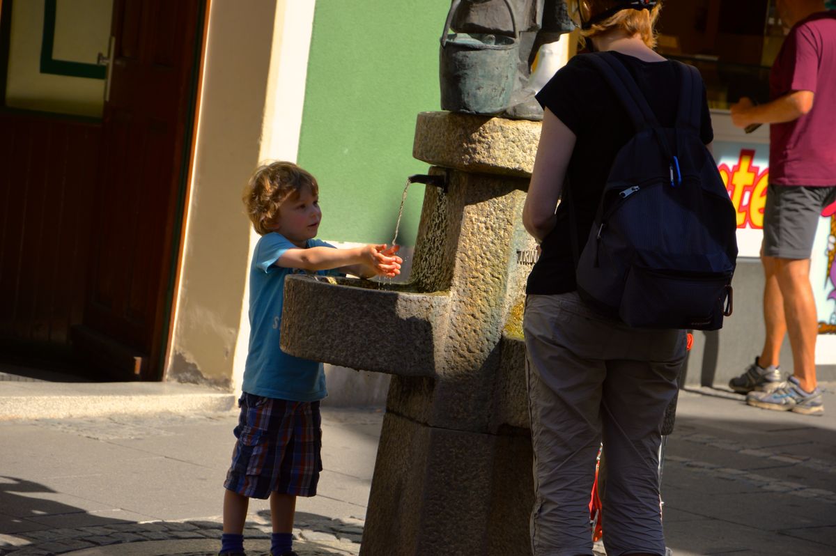 Als ich an einem schönen Sommertag durch die Stadt lief und diesen wunderbaren Brunnen sah kommet ich gar nicht anders, als meine Kamera herauszuholen und den Auslöser durchzudrücken.