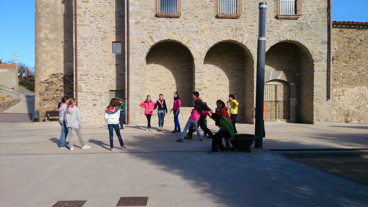 Kids play in mayor's square