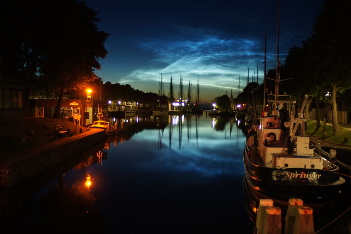 Vreemde lichtwolken midden in de nacht!