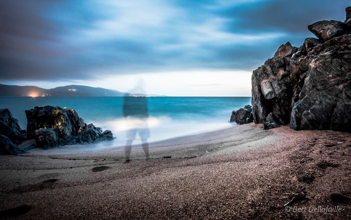 Bewolkte avond op het strand, foto genomen met een NEX-5N en Samyang F2.0 12mm breedhoeklens.